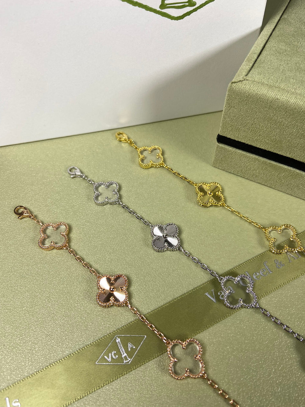 5XVA181K  Popular bracelets  5 flowers normal size1.5cm flower
