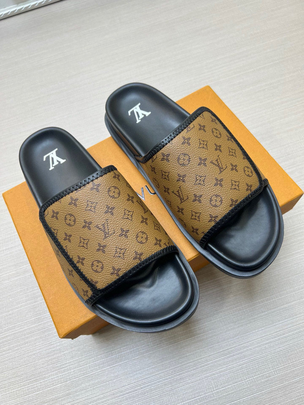 5WE246Z Popular Slippers