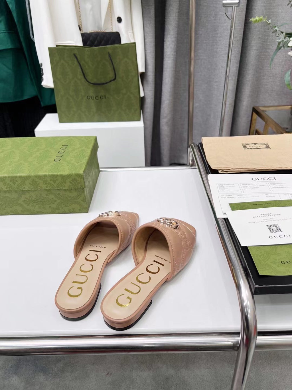 Z2X66B49 Popular high-quality leather slippers