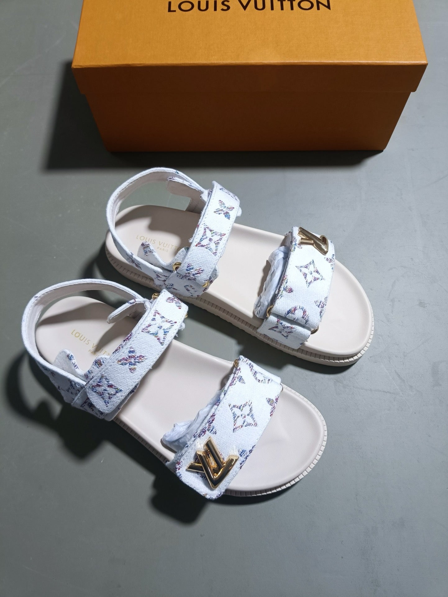 5LE211Z Popular sandals
