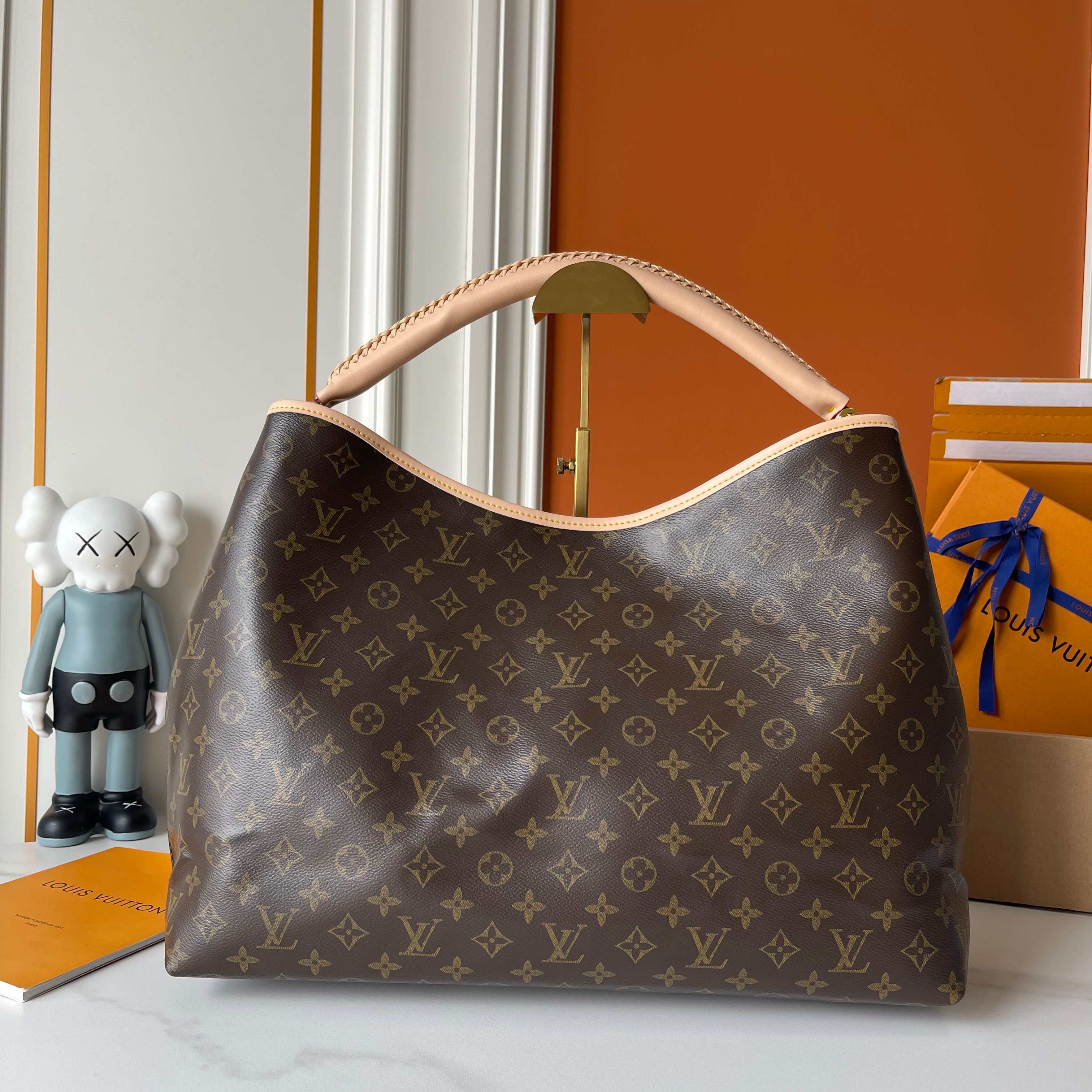 146PE68B Popular leather bag