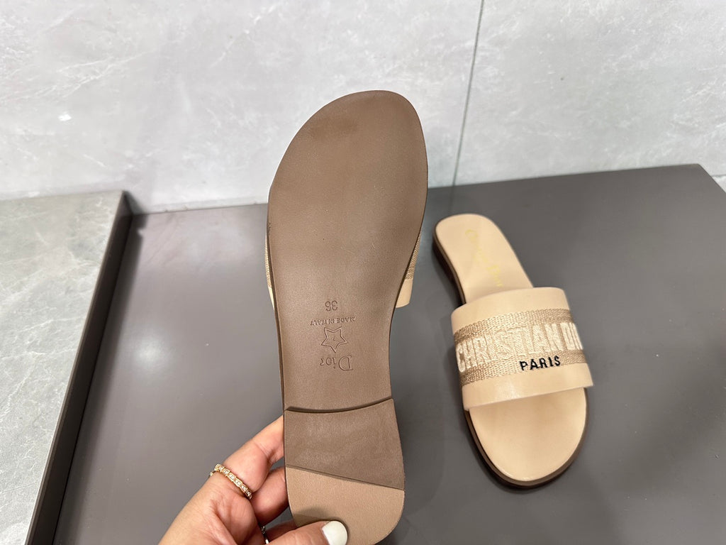 14D32Z Popular slippers