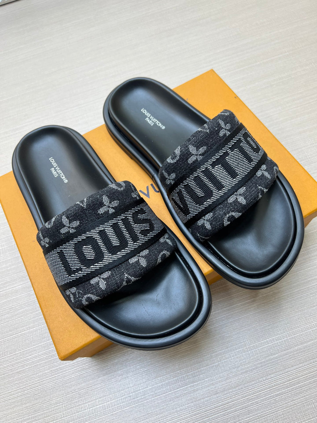 535ZE300Z Popular Slippers