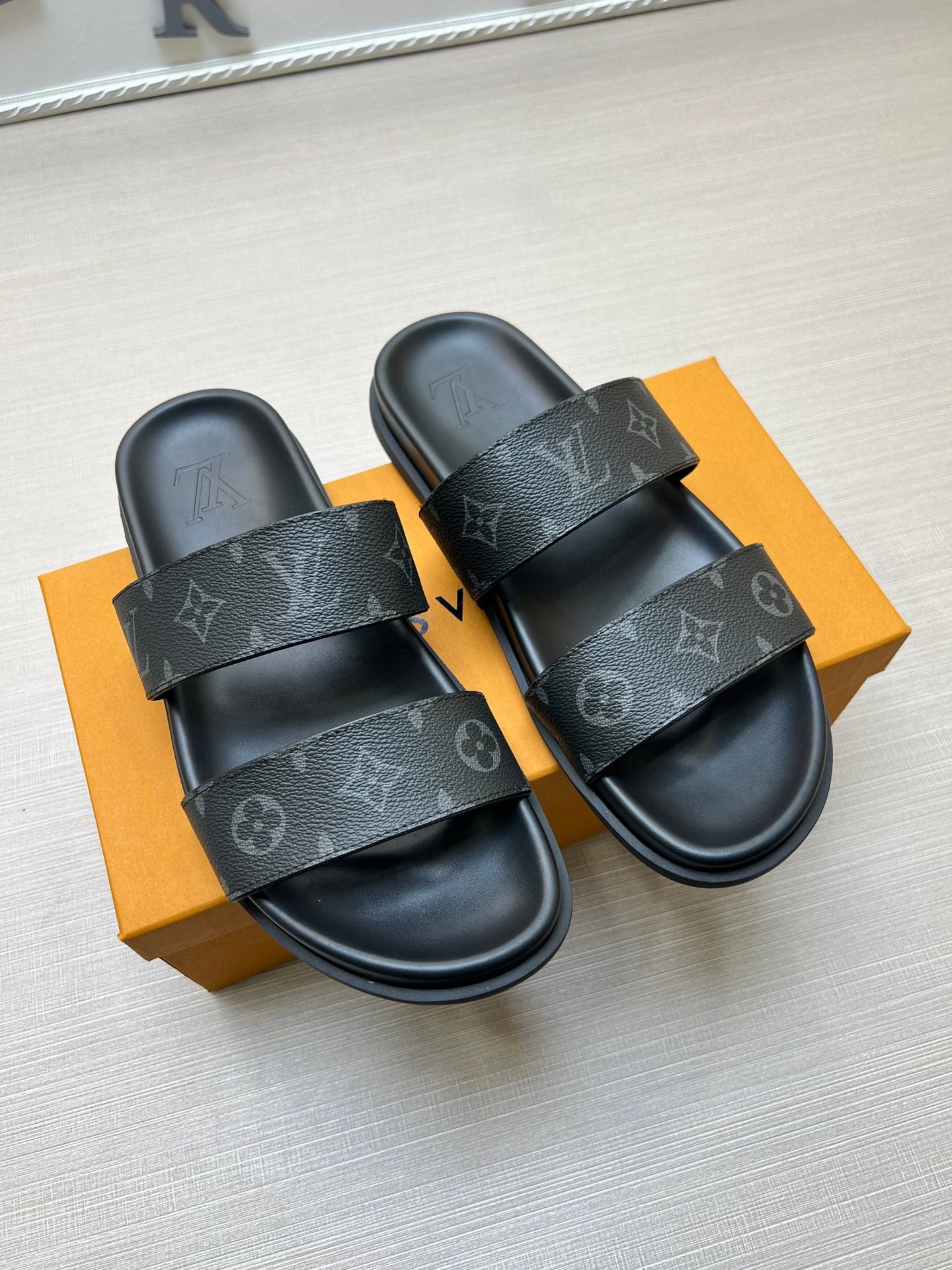 54E56Z Popular slippers