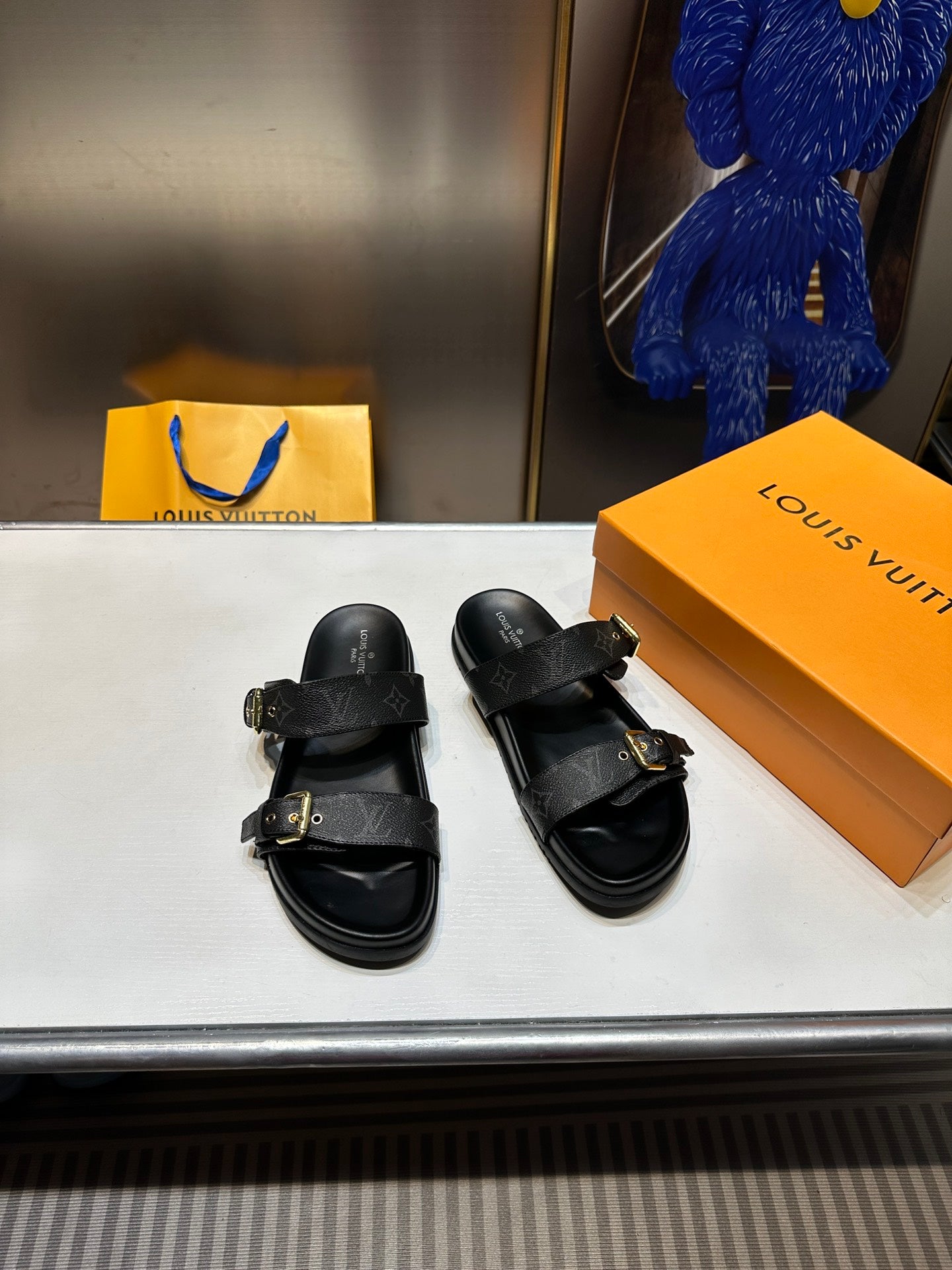 14E10Z Popular sandals