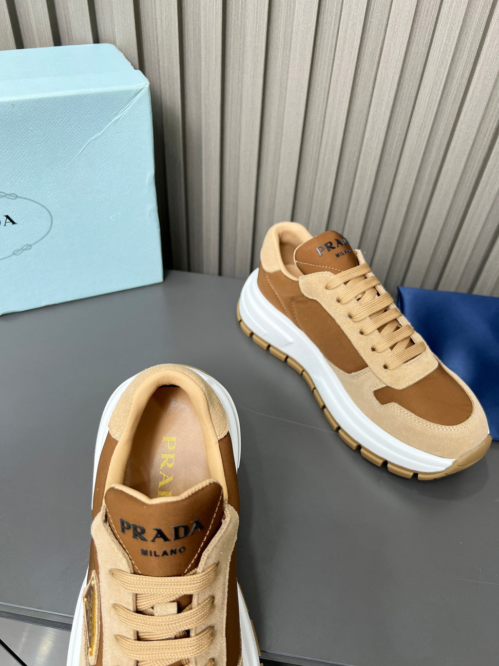 2LPD5X  Popular high-quality shoes