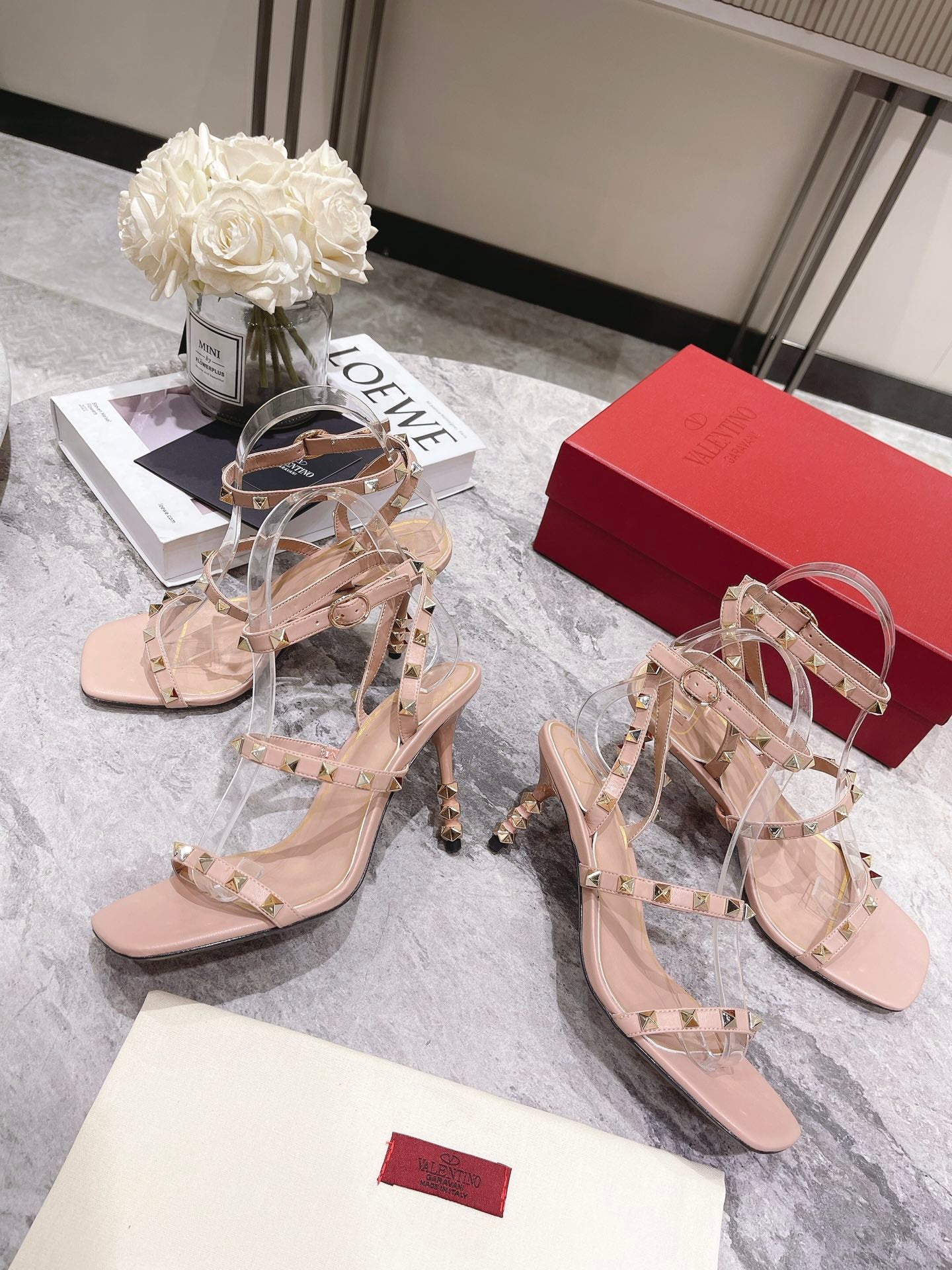 255QVL54Z Popular leather High heels