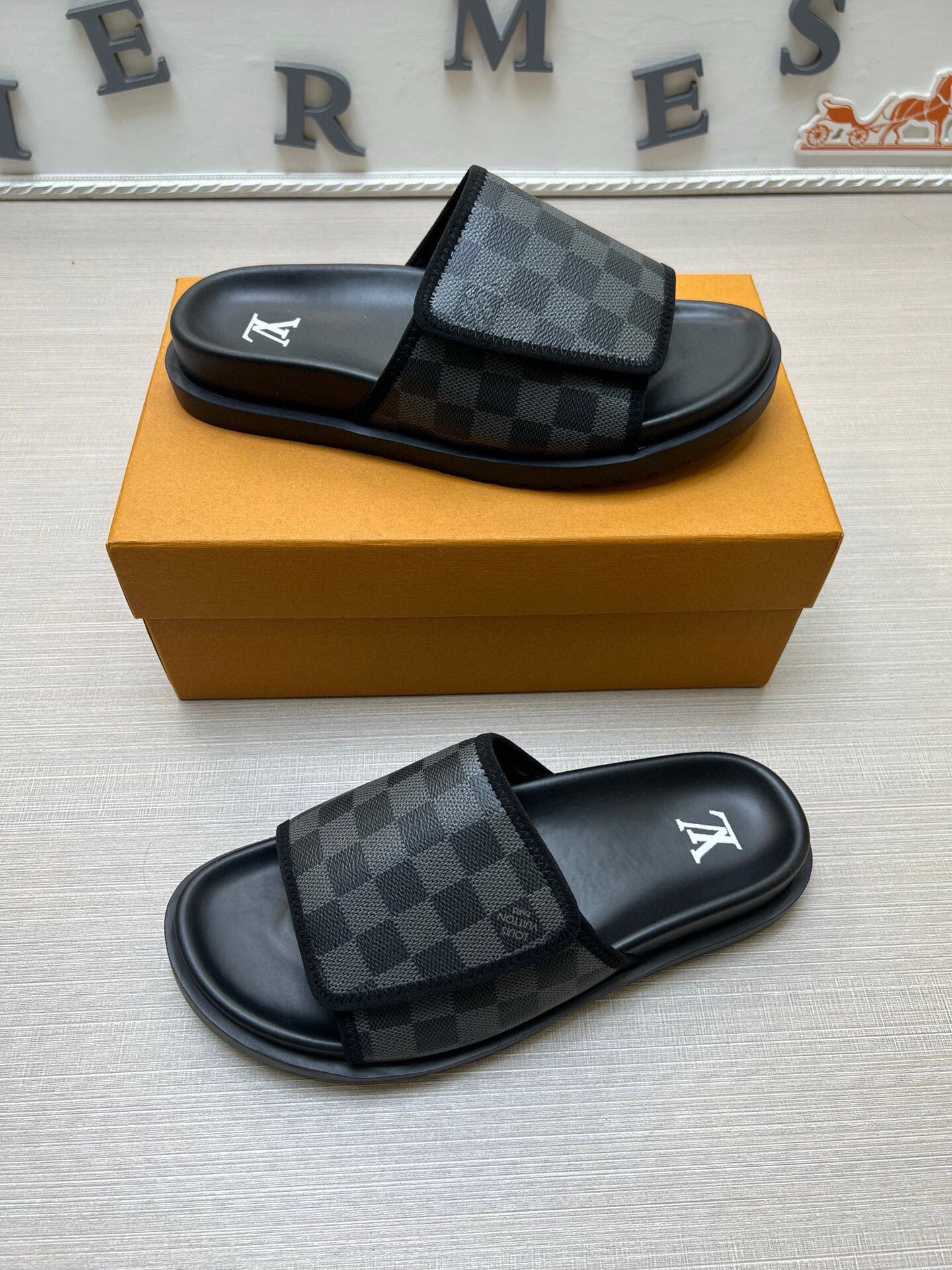 5WE245Z Popular Slippers