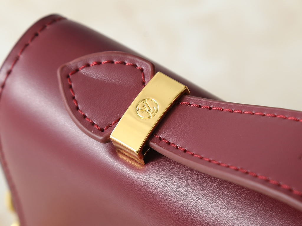 15RE145B Popular leather bag