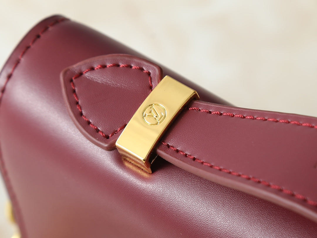 15RE145B Popular leather bag