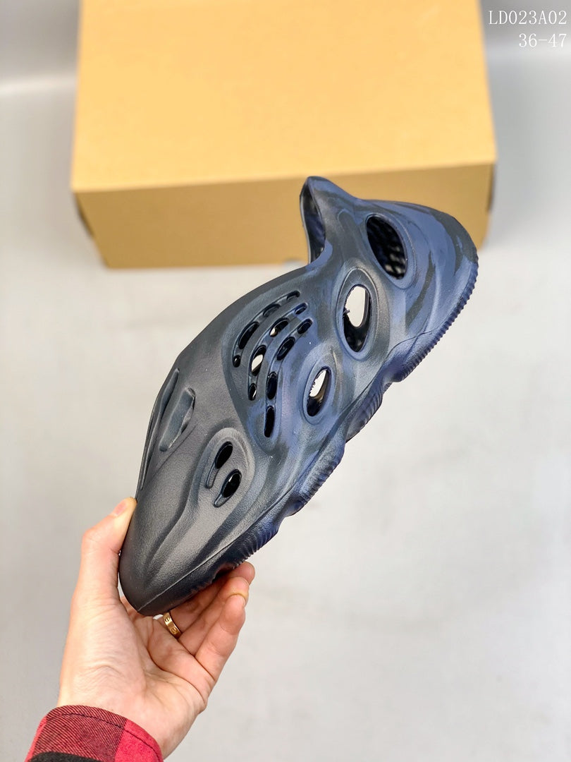 4A85Z  Popular shoes