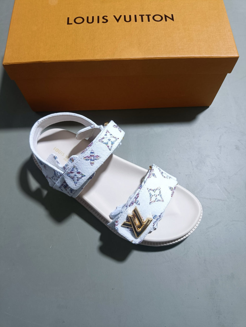 5LE211Z Popular sandals