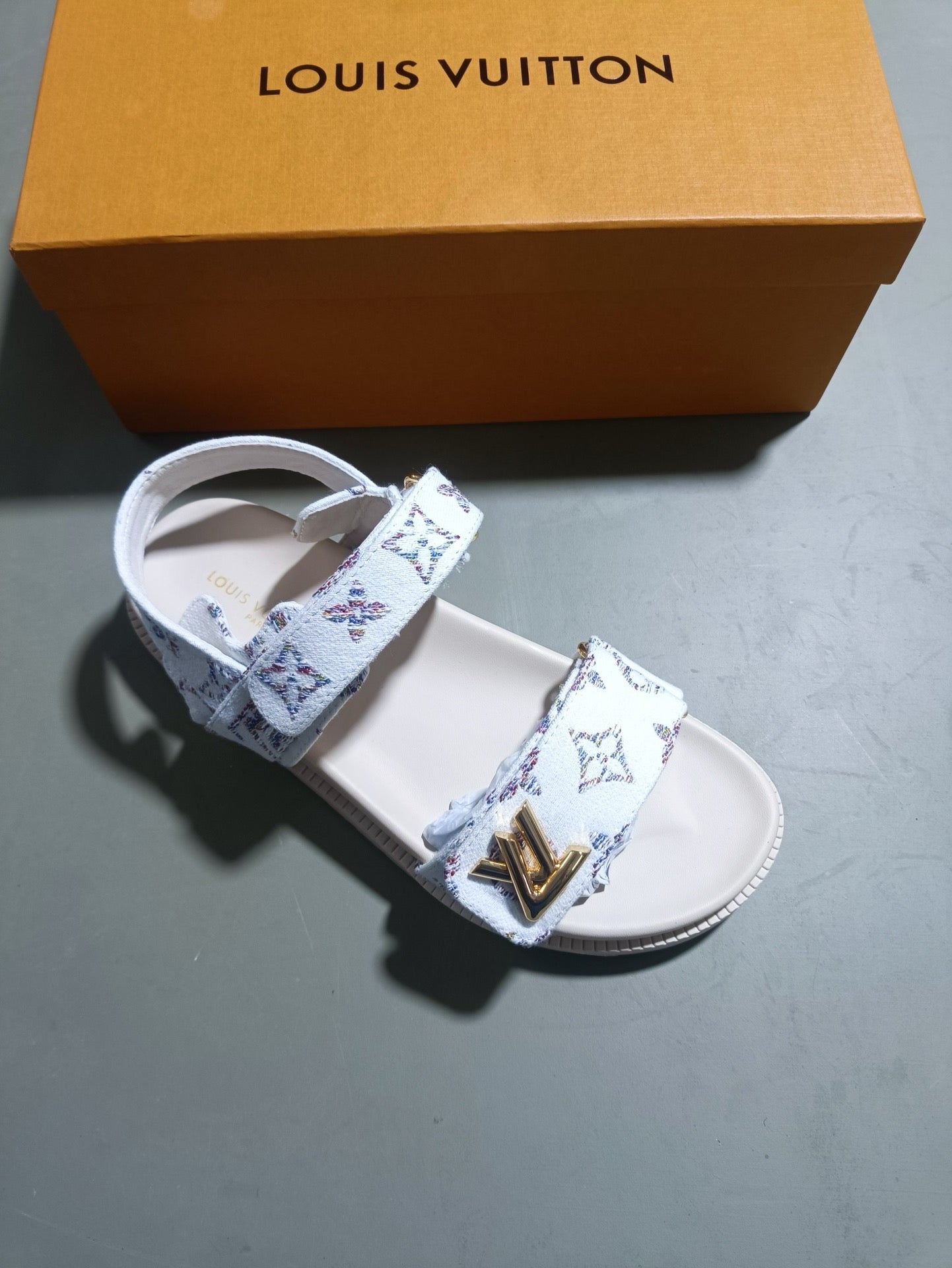 5LE211Z Popular sandals