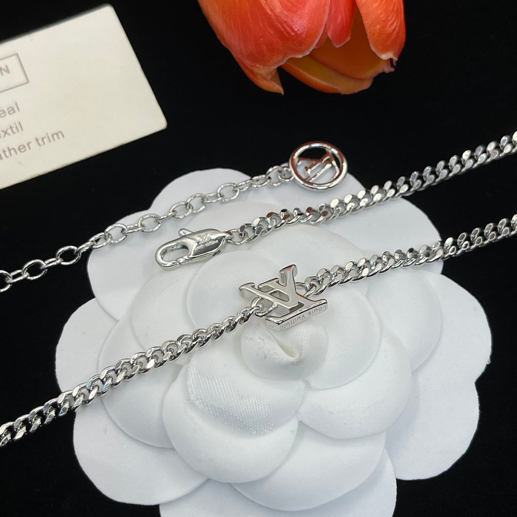 14E1001X Popular   Necklaces