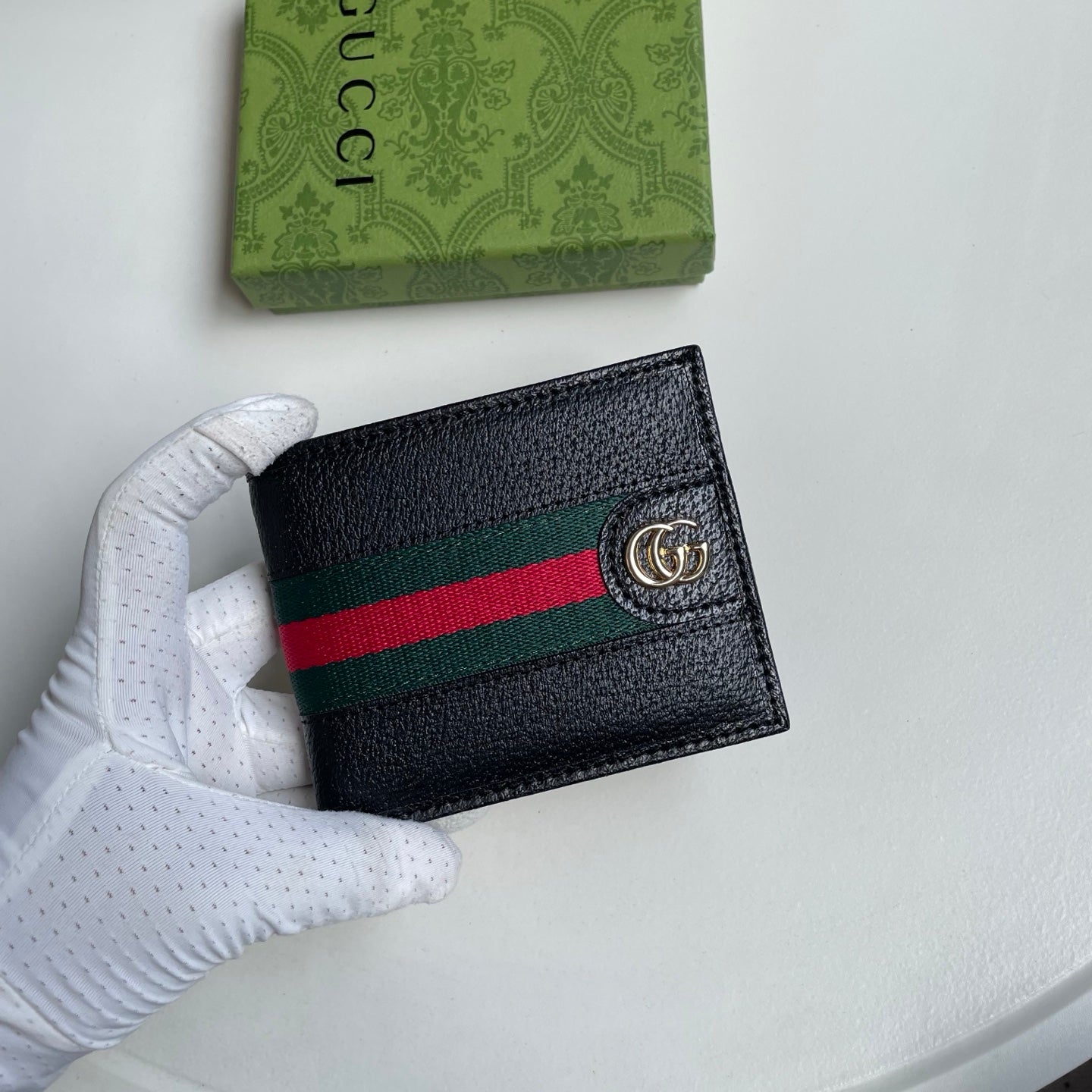 B1X46B8 Popular leather wallets ( with full packaging )