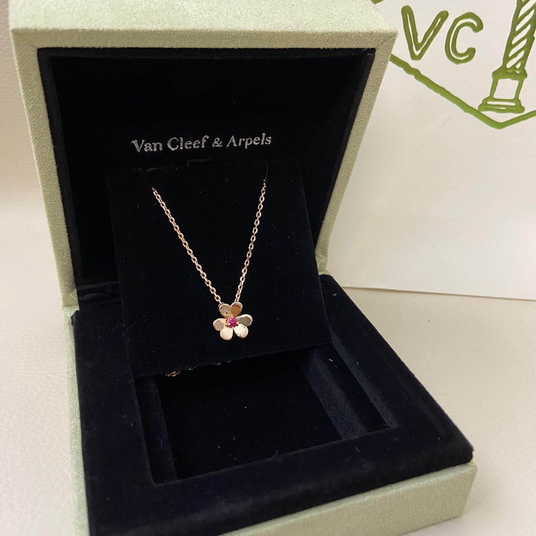 X5Q85VA251X Popular Necklace. Bracelets