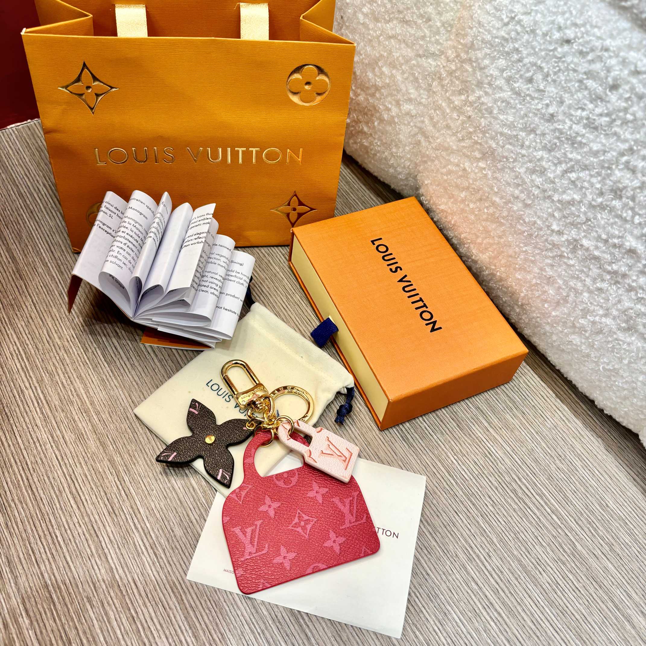 35ZE33A Popular bag 's charms accessories