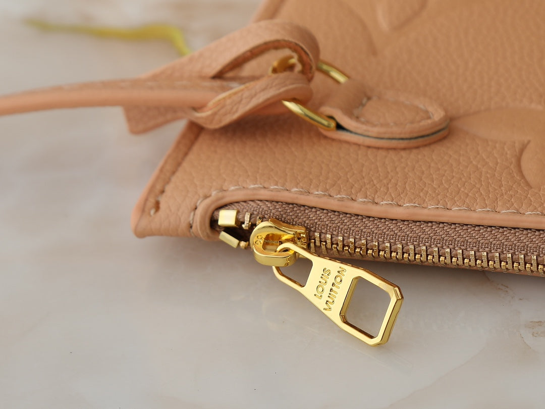 146PE92B Popular leather bag
