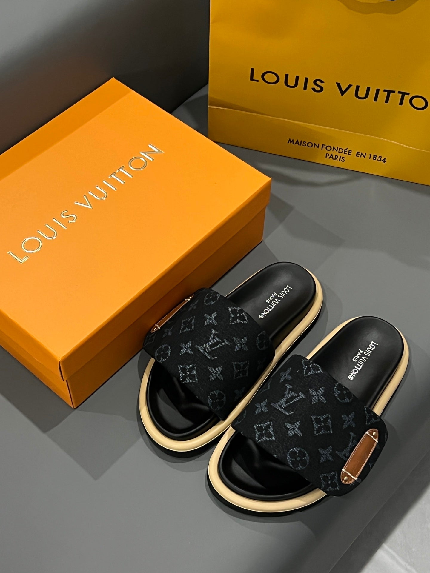 14E73Z Popular Slippers