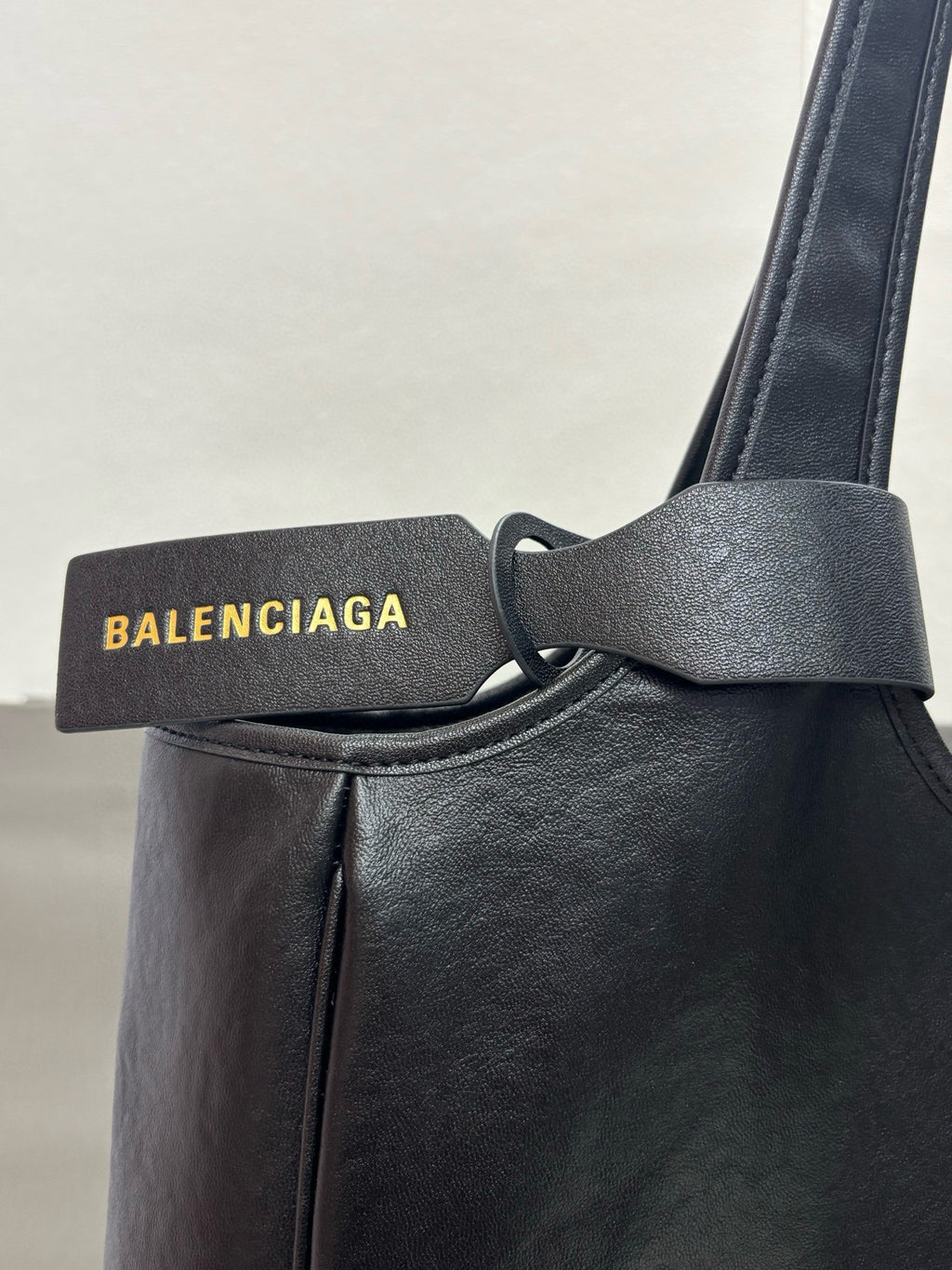 B1P46J147 Popular leather bags