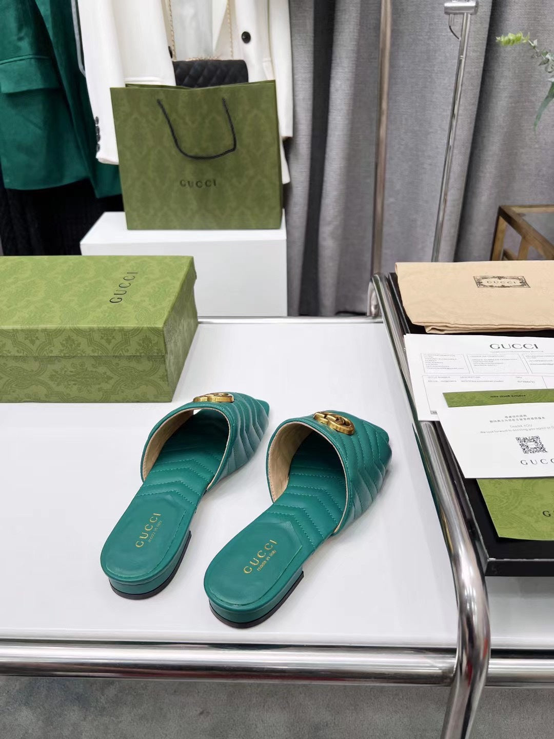 Z2X66B48 Popular high-quality leather slippers