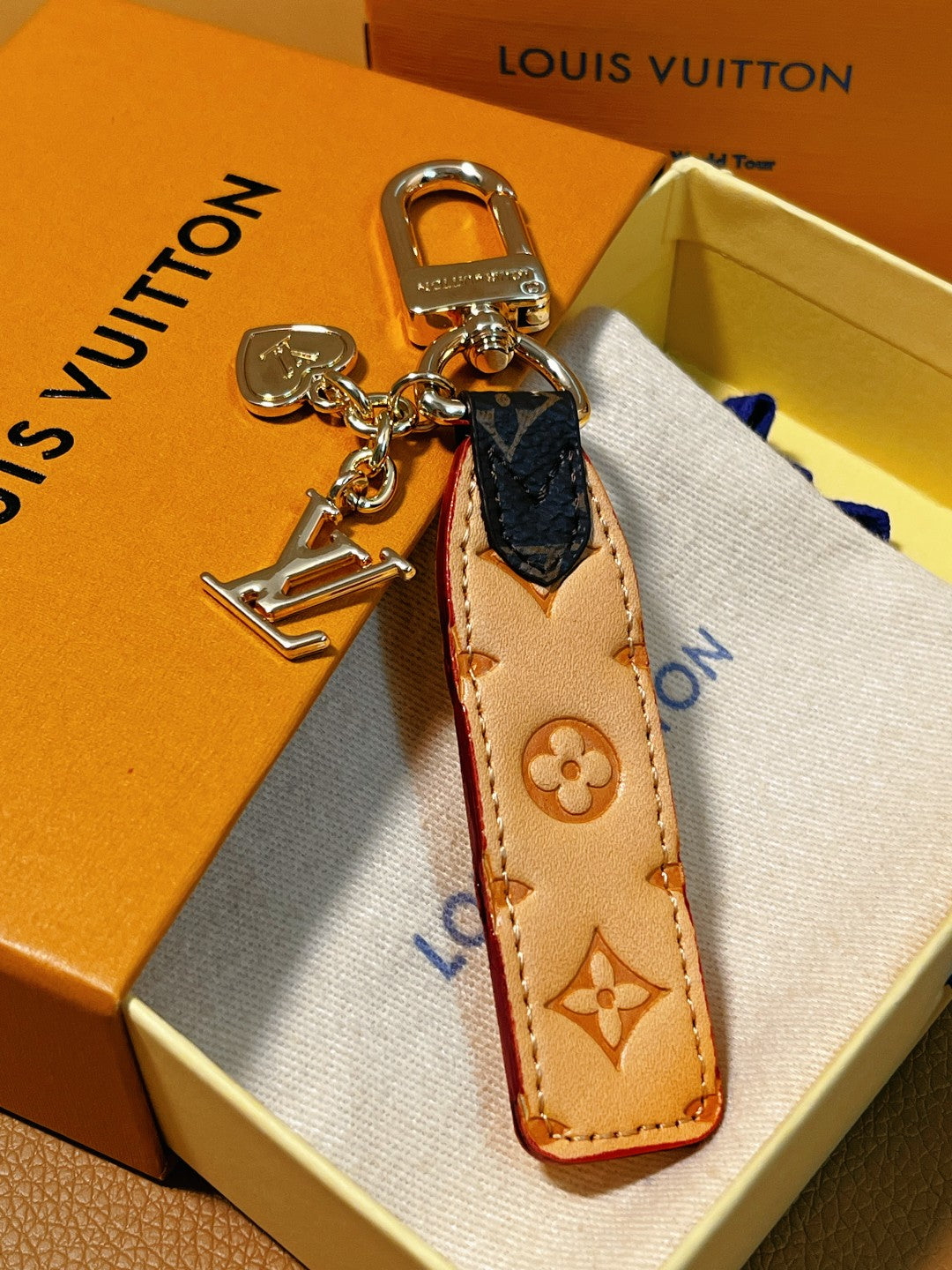 35QE8A Popular bag 's charms accessories