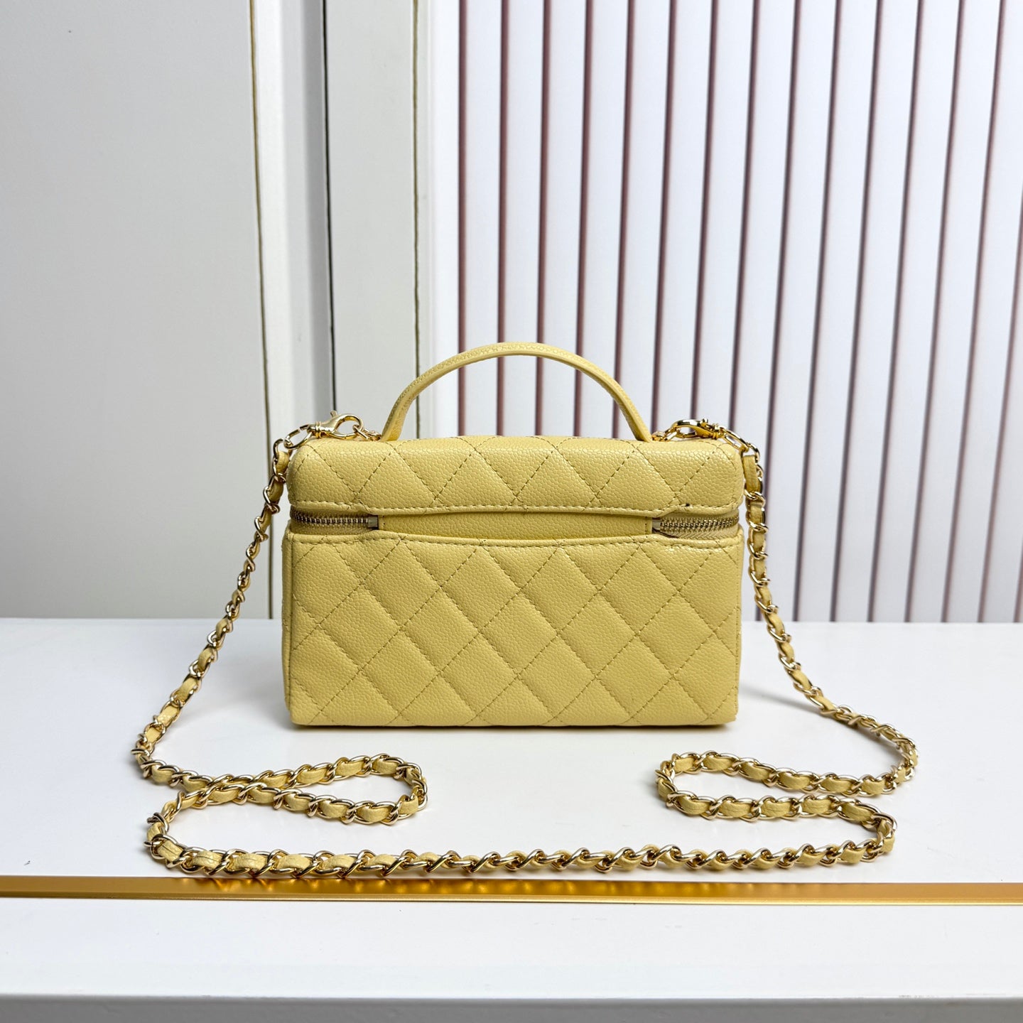B1X66C19  Popular leather bag