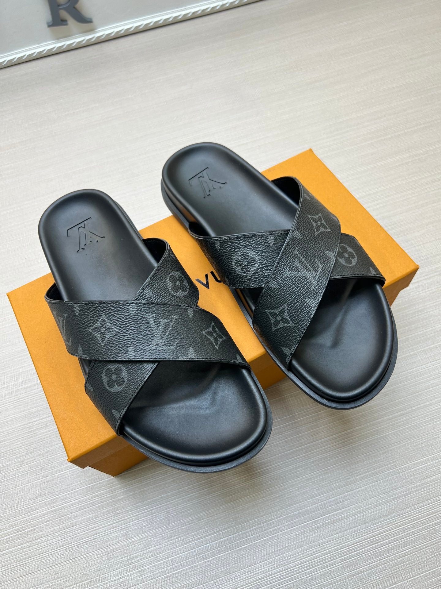 54E56Z Popular slippers