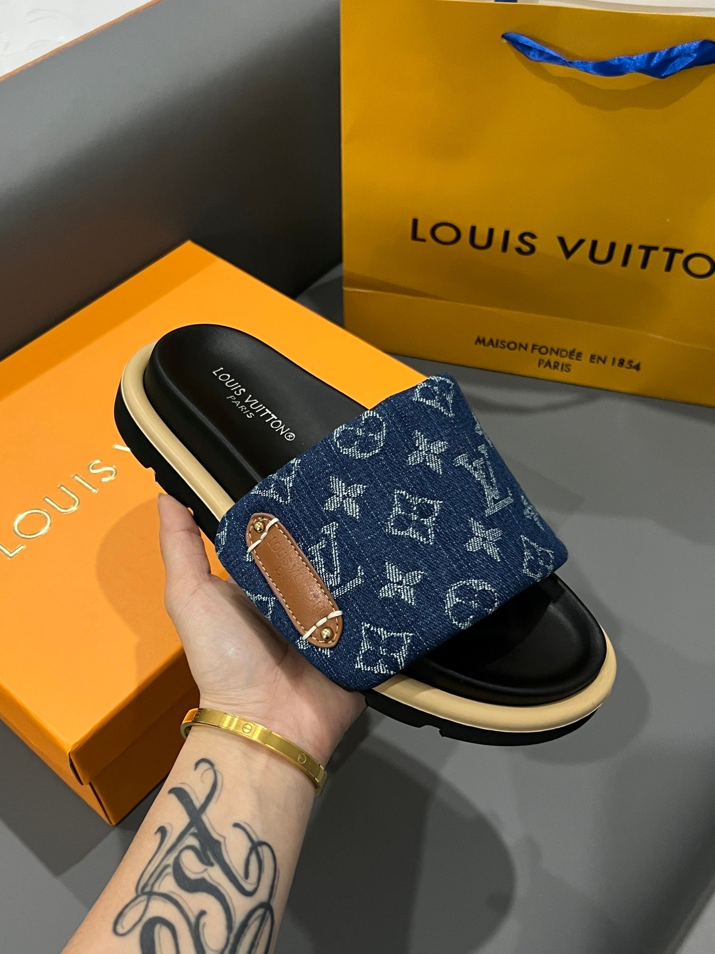 14E73Z Popular Slippers