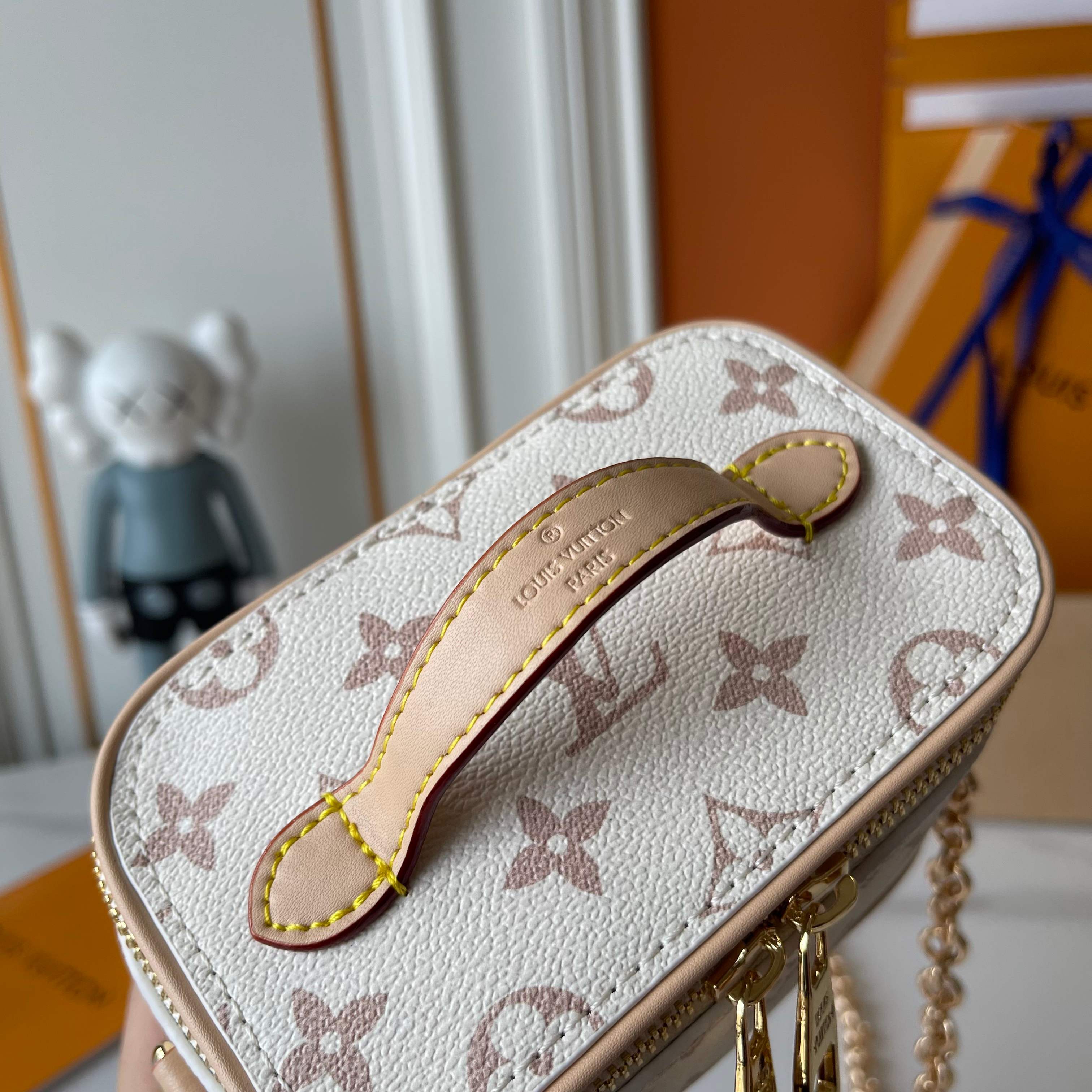 B1N56E20 Popular leather bag