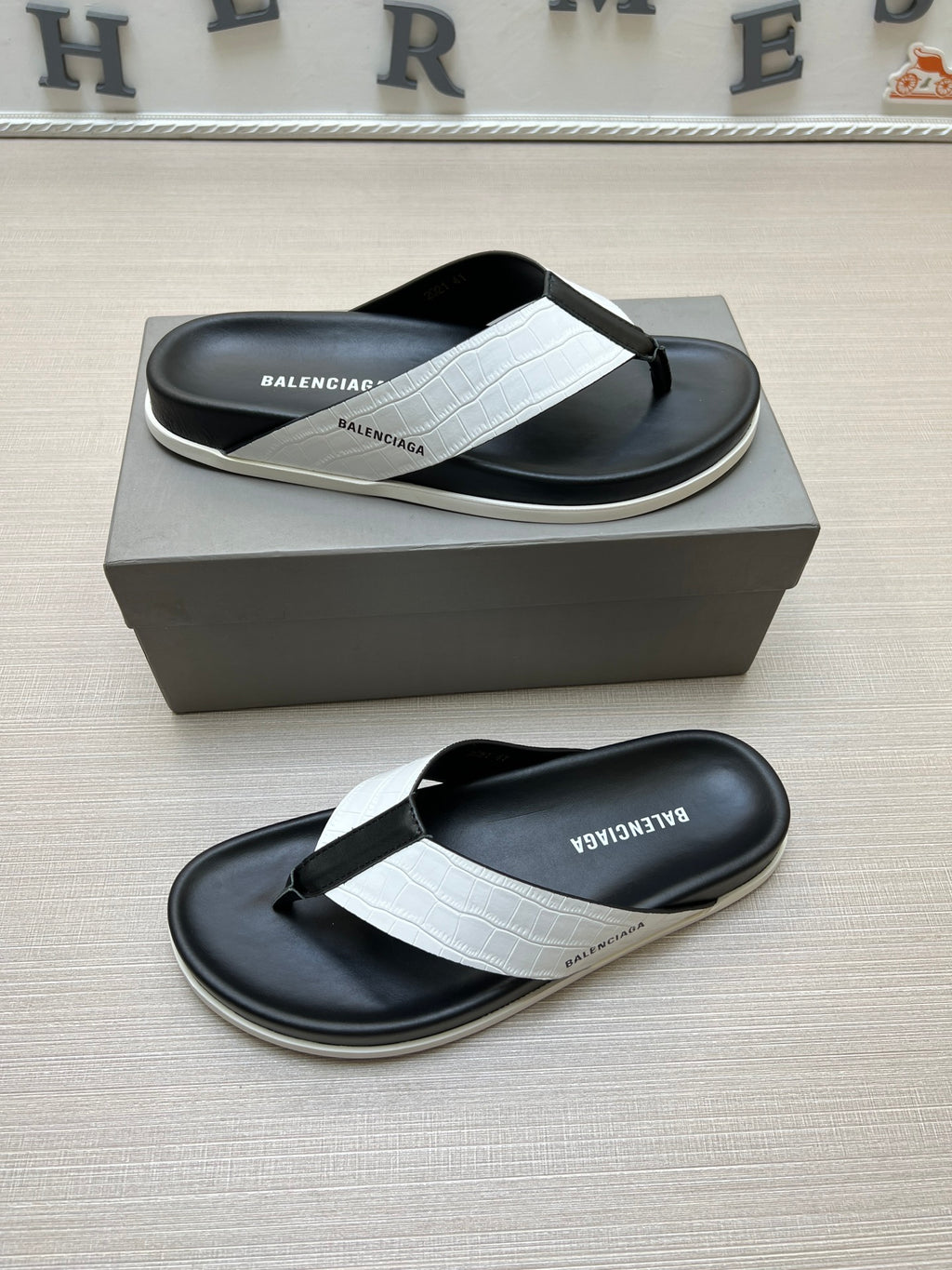 54J98Z Popular slippers