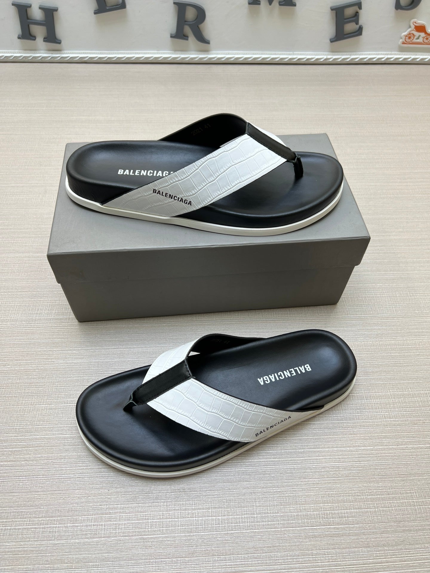54J98Z Popular slippers