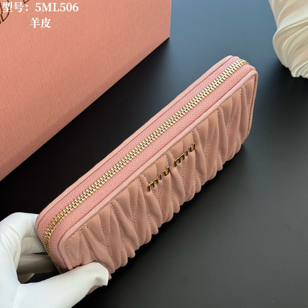 B1P46A123 Popular leather wallets