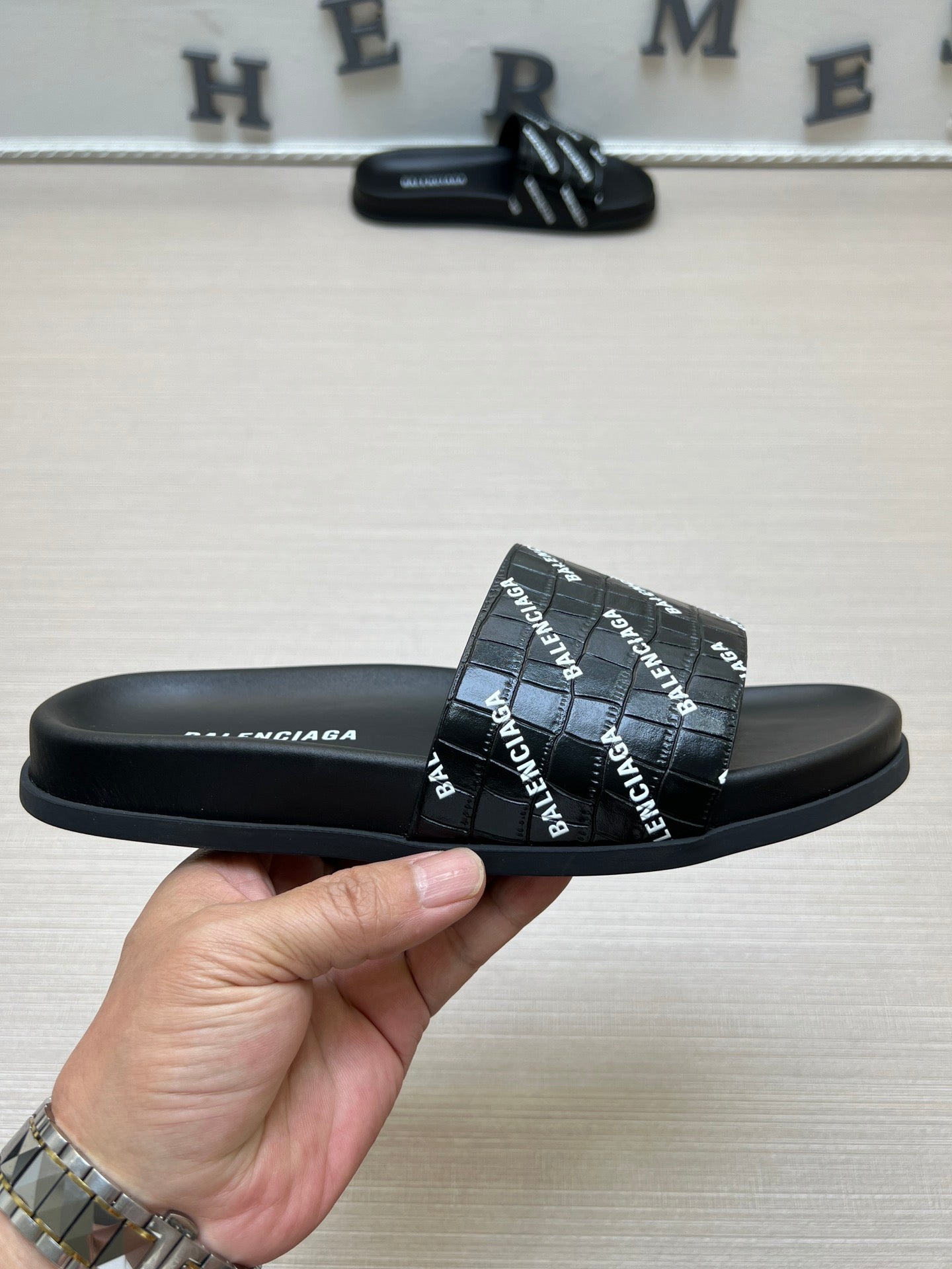 54J99Z Popular slippers