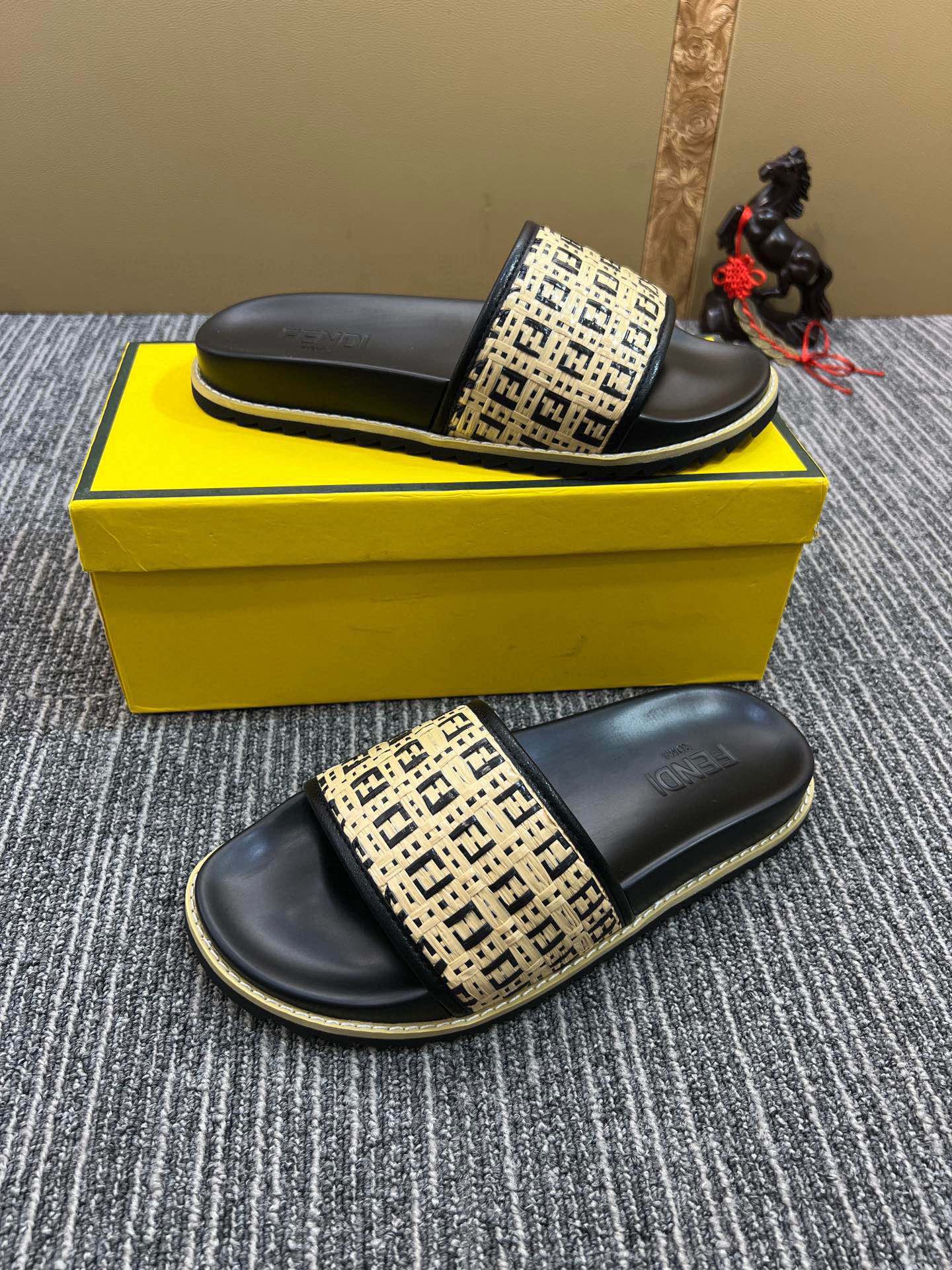 5XF104Z Popular Slippers