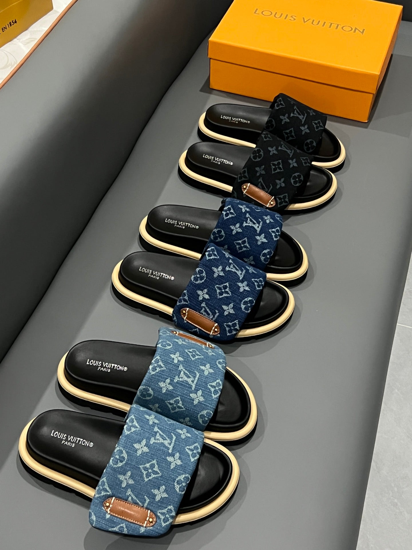 14E73Z Popular Slippers