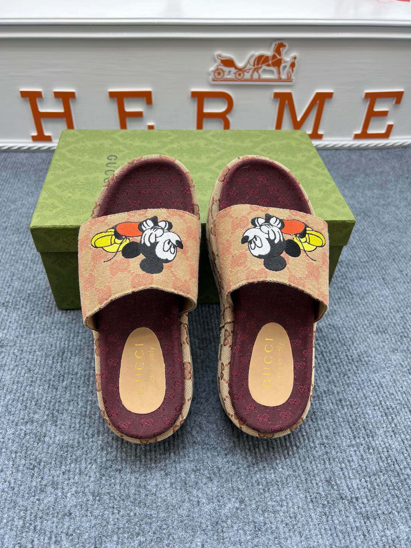 54B122Z Popular slippers  Sole thickness 5.5cm