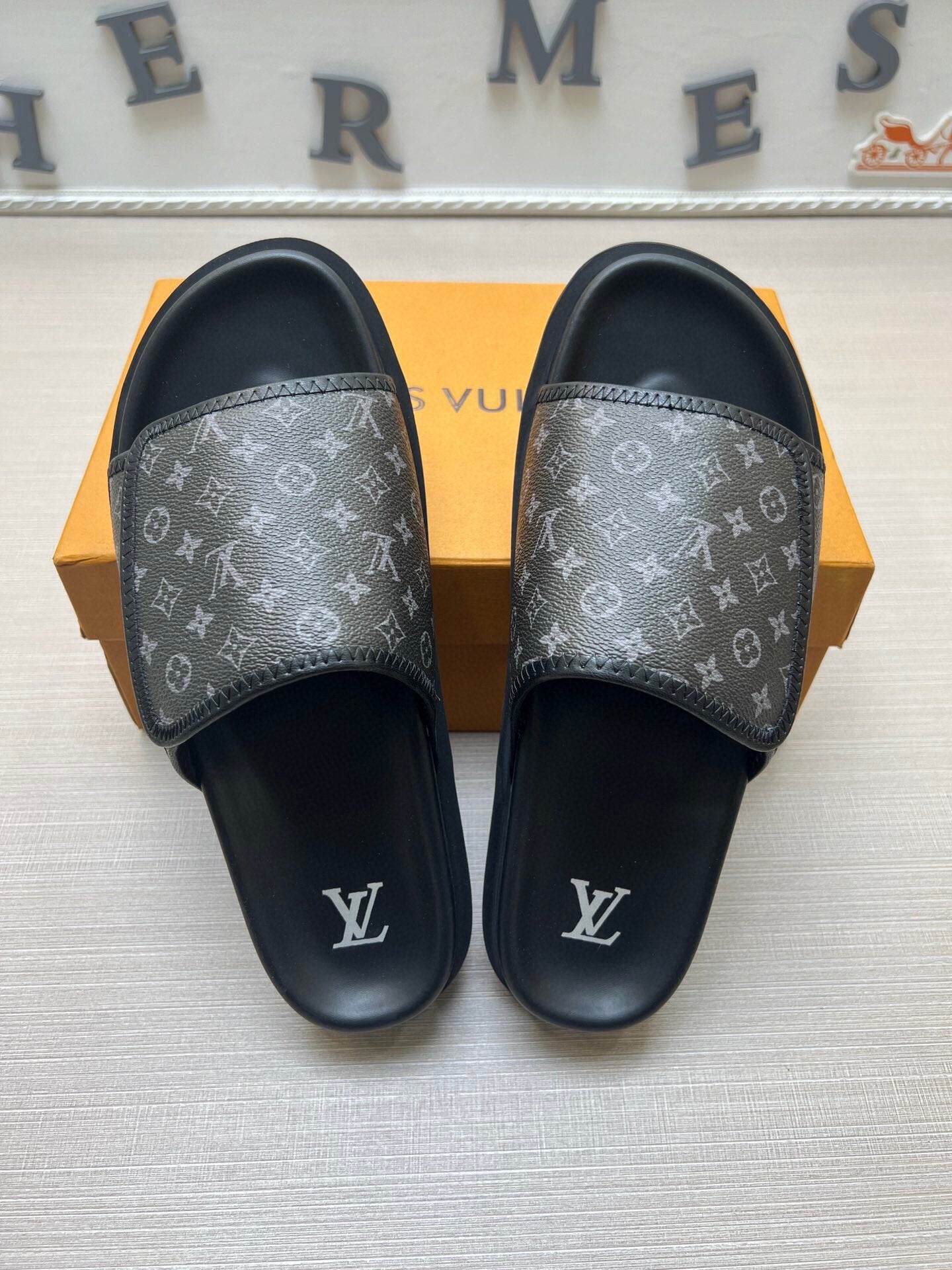 5WE246Z Popular Slippers