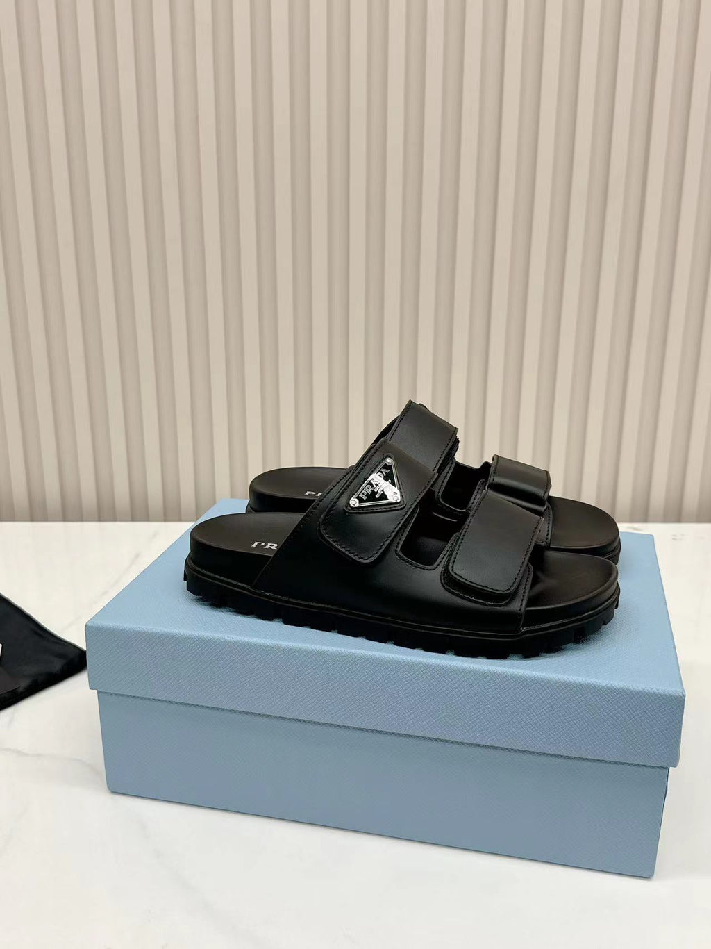 14PD26Z Popular sandals