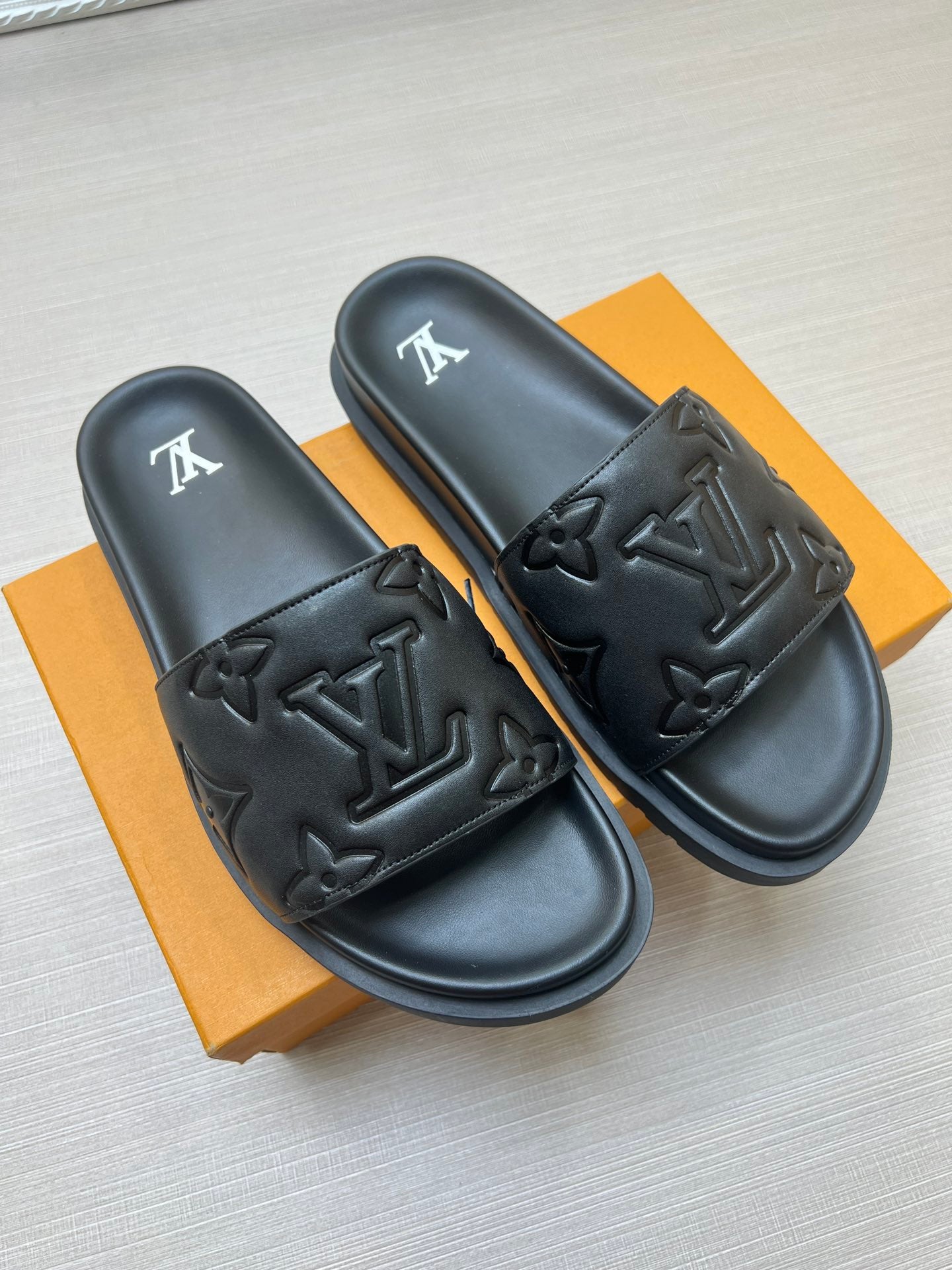 54E3Z Popular slippers