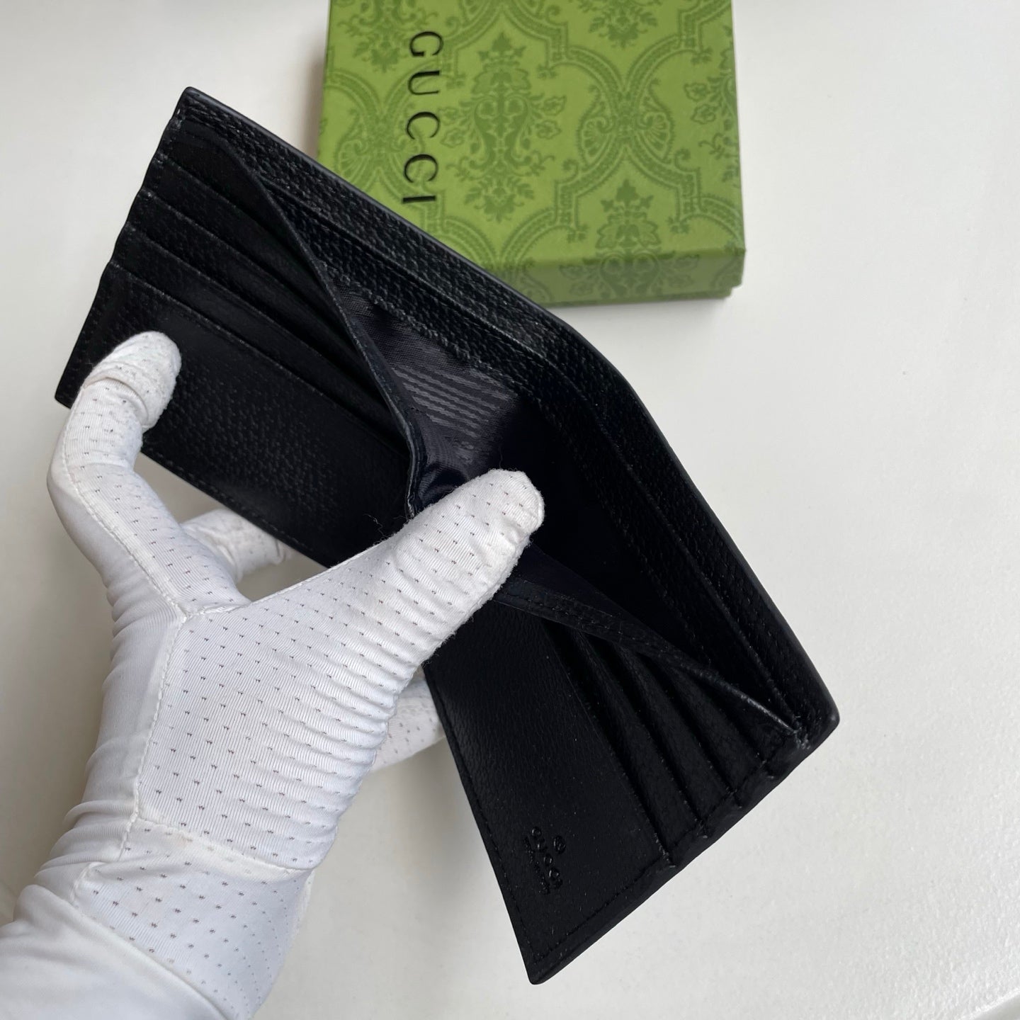 146XB8B Popular leather wallets ( with full packaging )