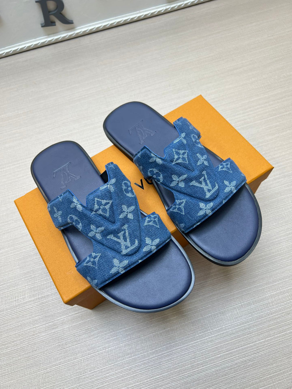 54E109Z Popular slippers