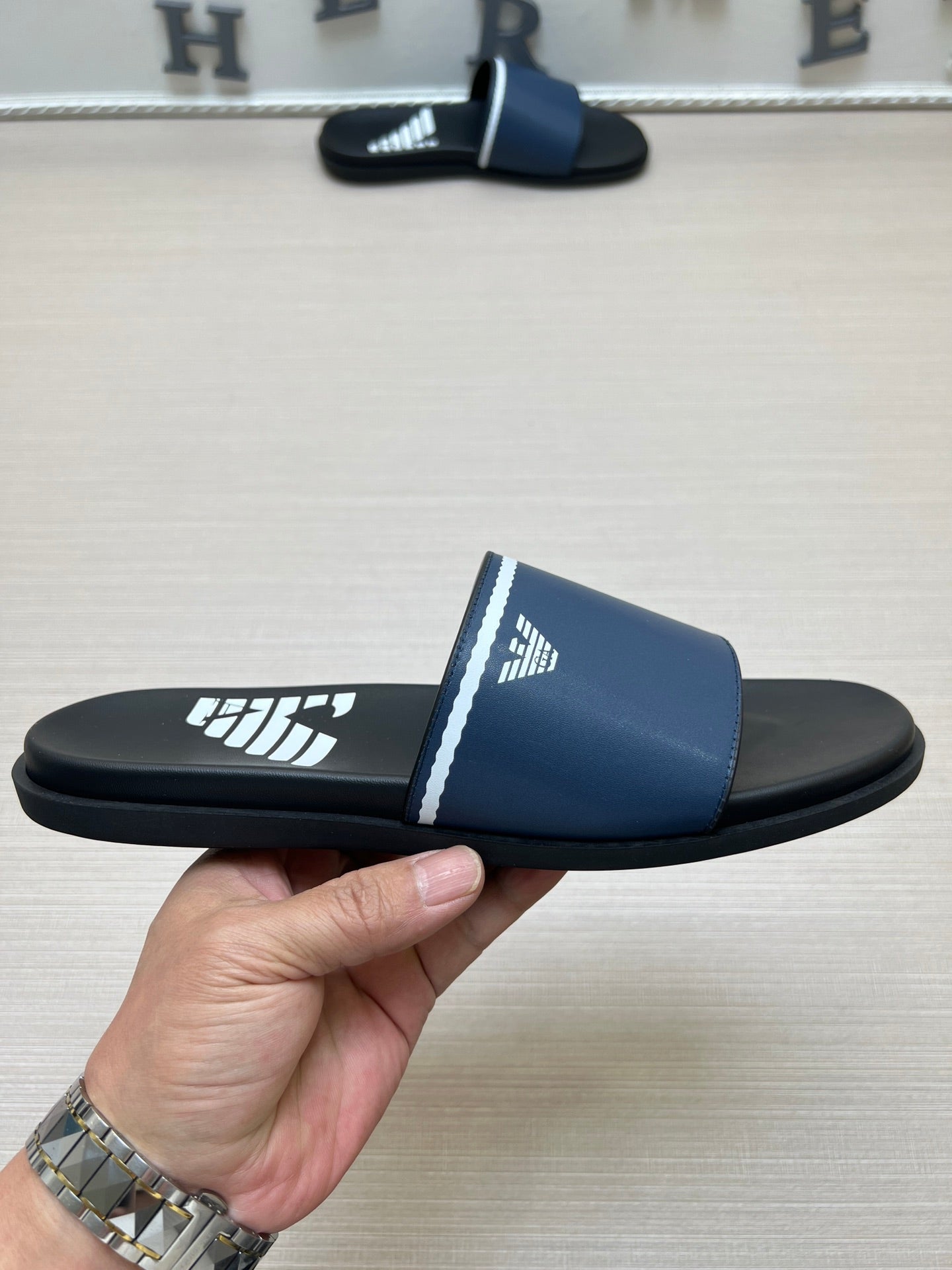 54A104Z Popular slippers
