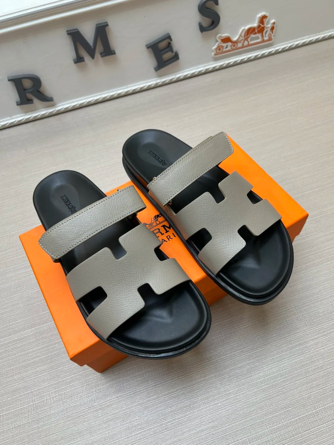 54H1Z Popular slippers