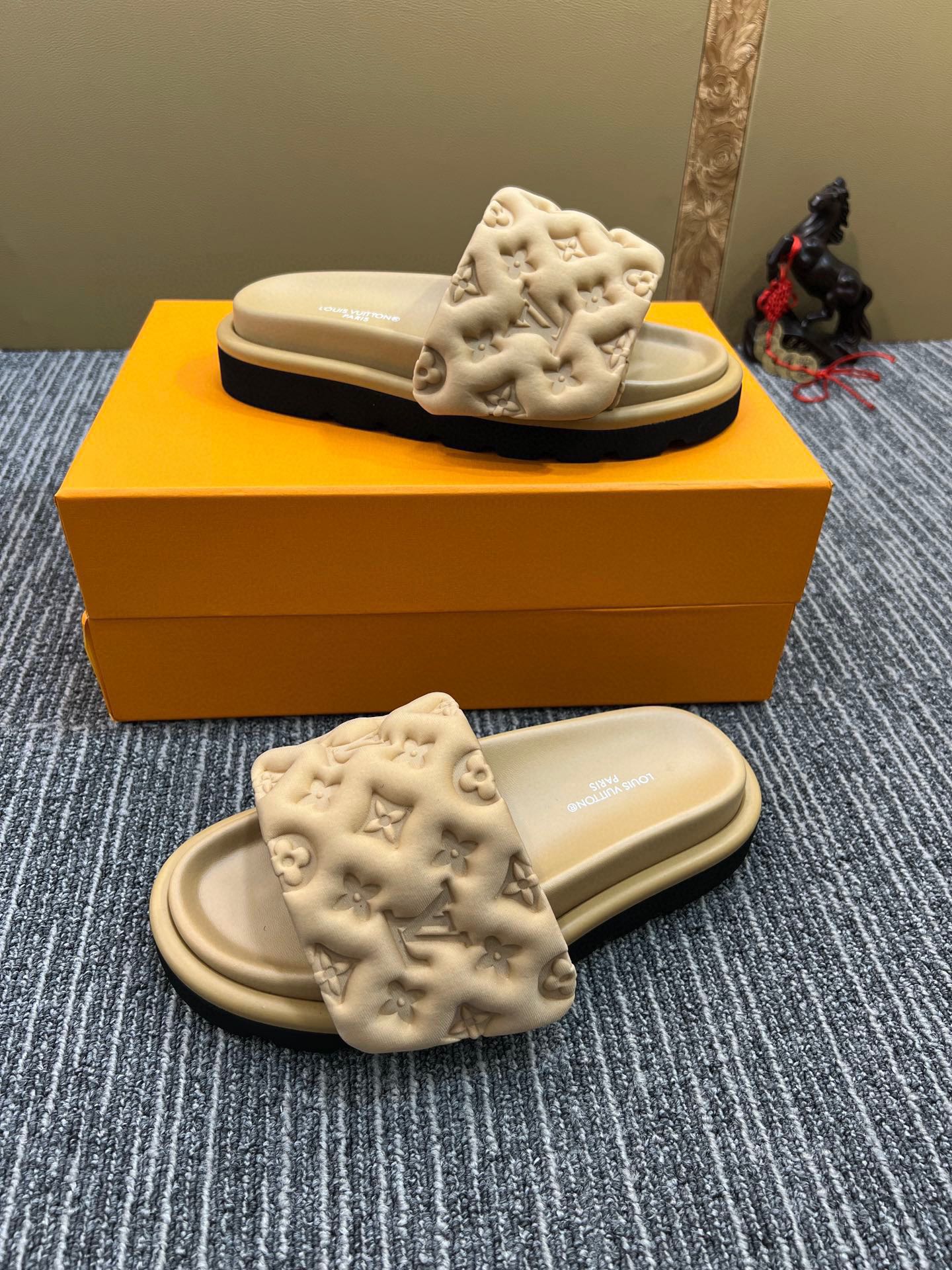 5YE116Z Popular Slippers