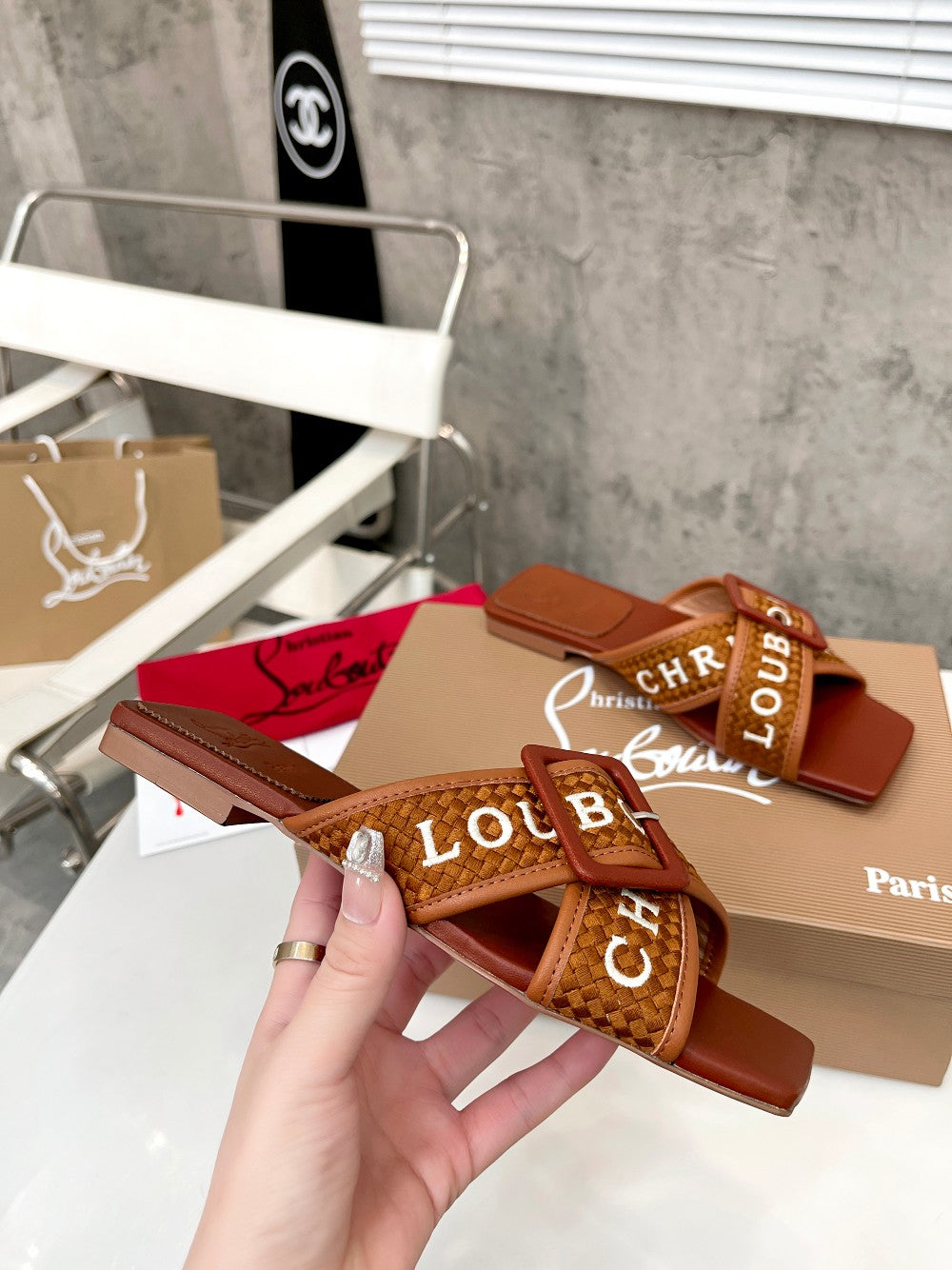 J4A43Z Popular leather Slippers