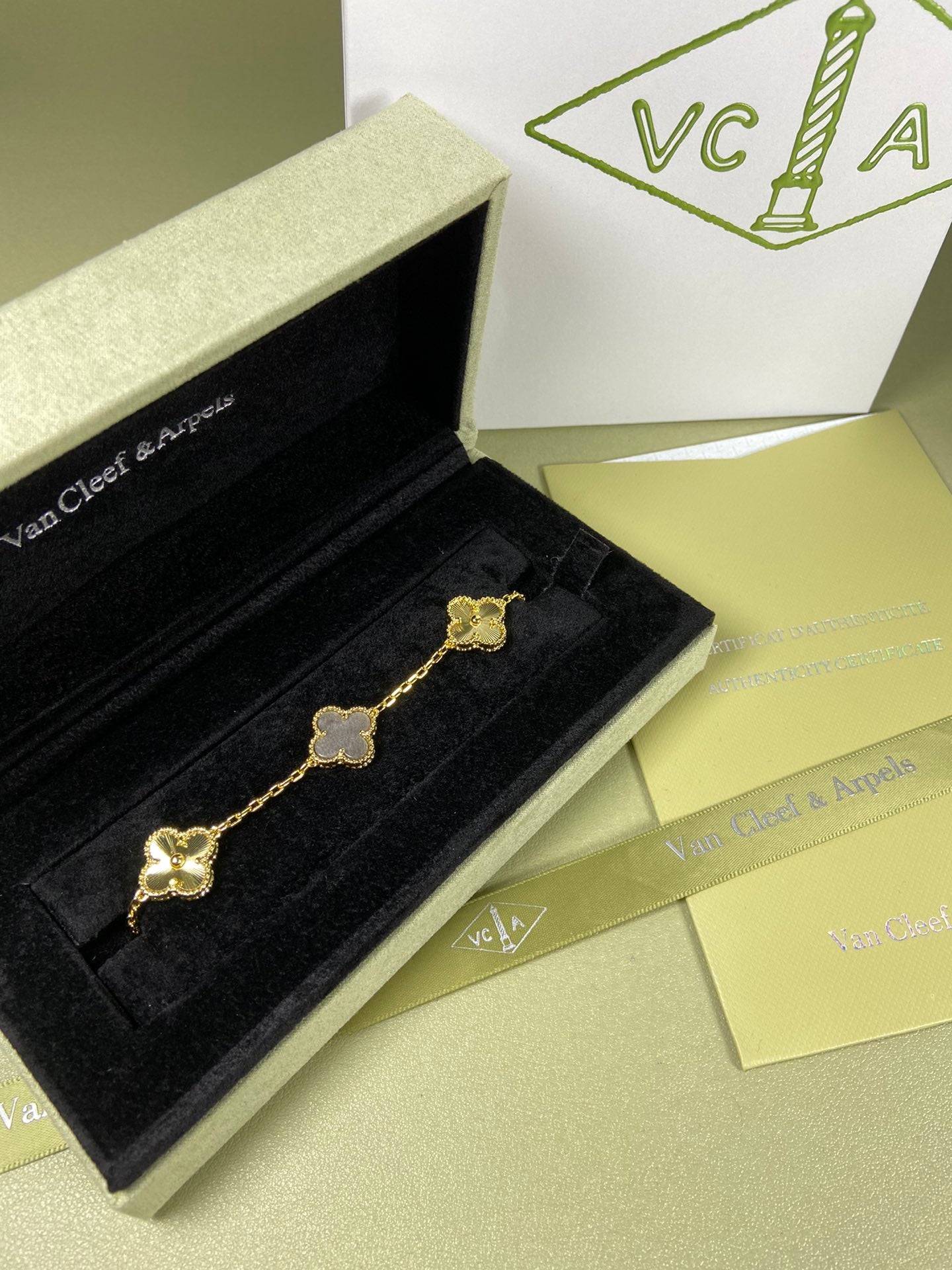 5XVA181K  Popular bracelets  5 flowers normal size1.5cm flower