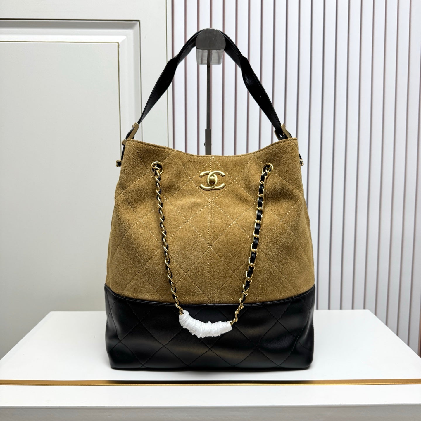 146PC19B Popular leather bag