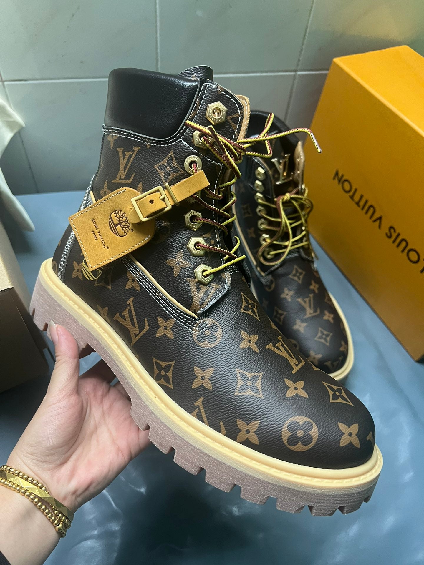 2105QE382Z Popular high-quality leather Boots