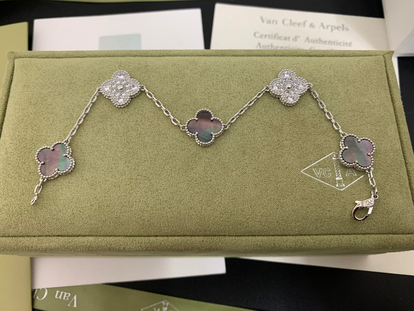 5XVA179K  Popular bracelets 5 flowers normal size1.5cm flower